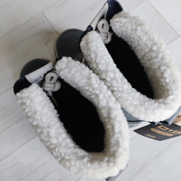 VANS NEW Standard Snow MTE Boots - Picture 12 of 16